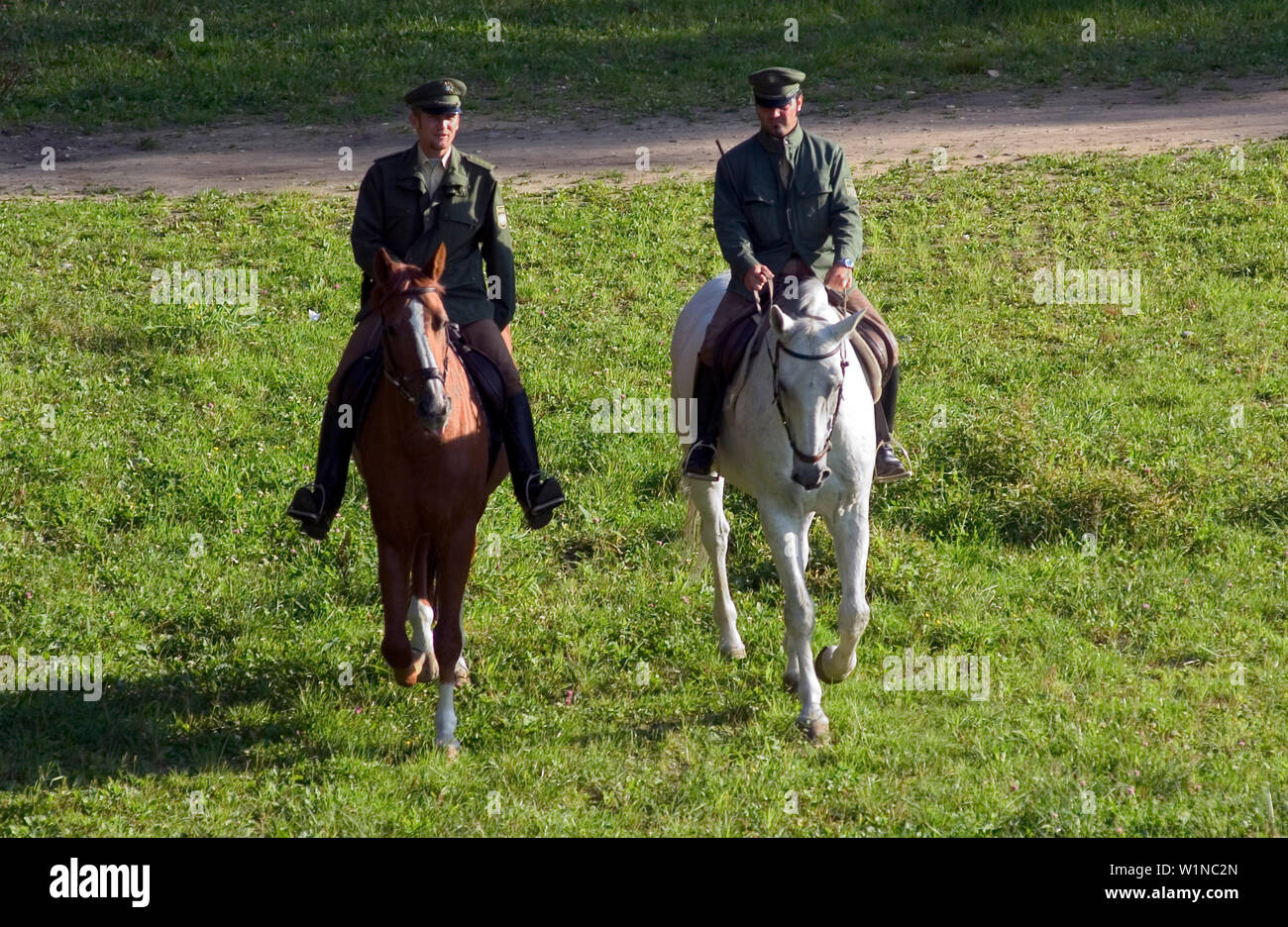 Berittene Polizei, berittene Polizei zu Pferd an der Isar, München, Bayern, Deutschland Stockfoto