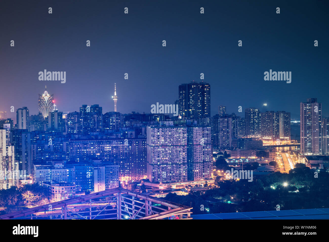 Blick auf die Skyline von Macau Nacht von Zhuhai, Provinz Guangdong, China Stockfoto