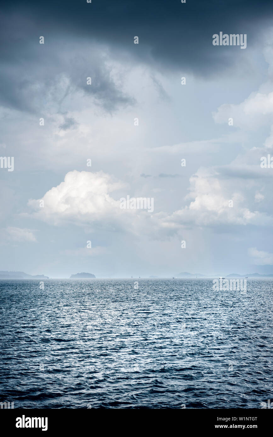 Drohenden Gewitter am Meer, Ko Phayam, Andaman Küste, Thailand, Südostasien Stockfoto