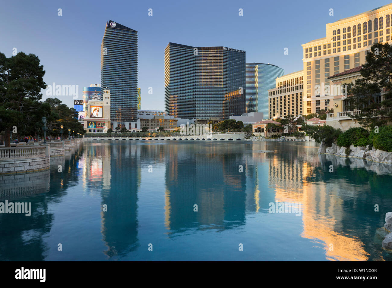 See, Bellagio, das Cosmopolitan Hotel, Strip, Las Vegas Boulevard South, Las Vegas, Nevada, USA Stockfoto