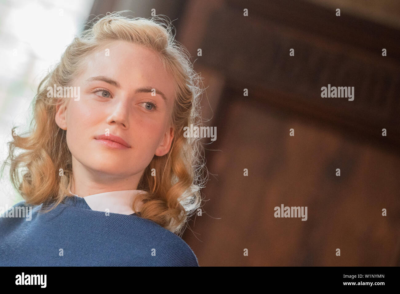03 Juli 2019, NordrheinWestfalen, Solingen Die Schauspielerin Elisa Schlott ist Schießen die 03 Juli 2019, NordrheinWestfalen, Solingen Die Schauspielerin Elisa Schlott ist Schießen die