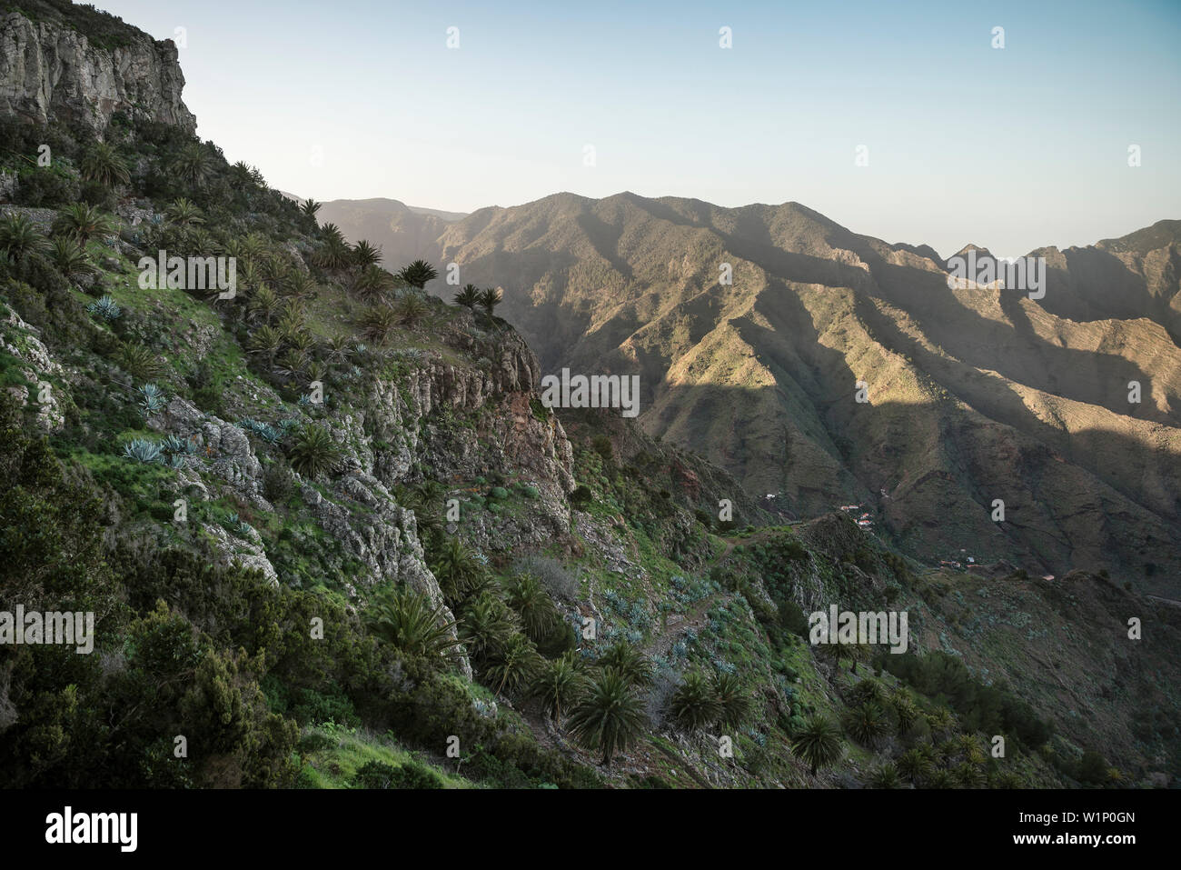 Bergige Landschaft um Nationalpark Parque Nacional de Garajonay, La Gomera, Kanarische Inseln, Spanien Stockfoto