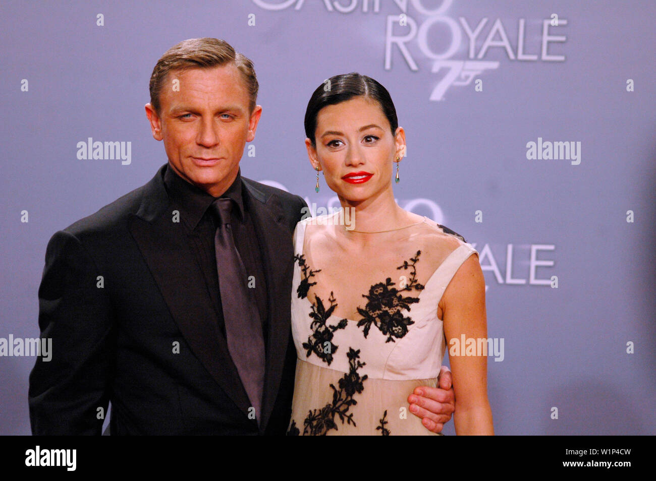 Daniel Craig mit Freundin Satsuki Mitchell - Deutschlandpremiere des neuen James-Bond-Films "Casino Royale", Sony Center, Potsdamer Platz, 21. Novembe Stockfoto