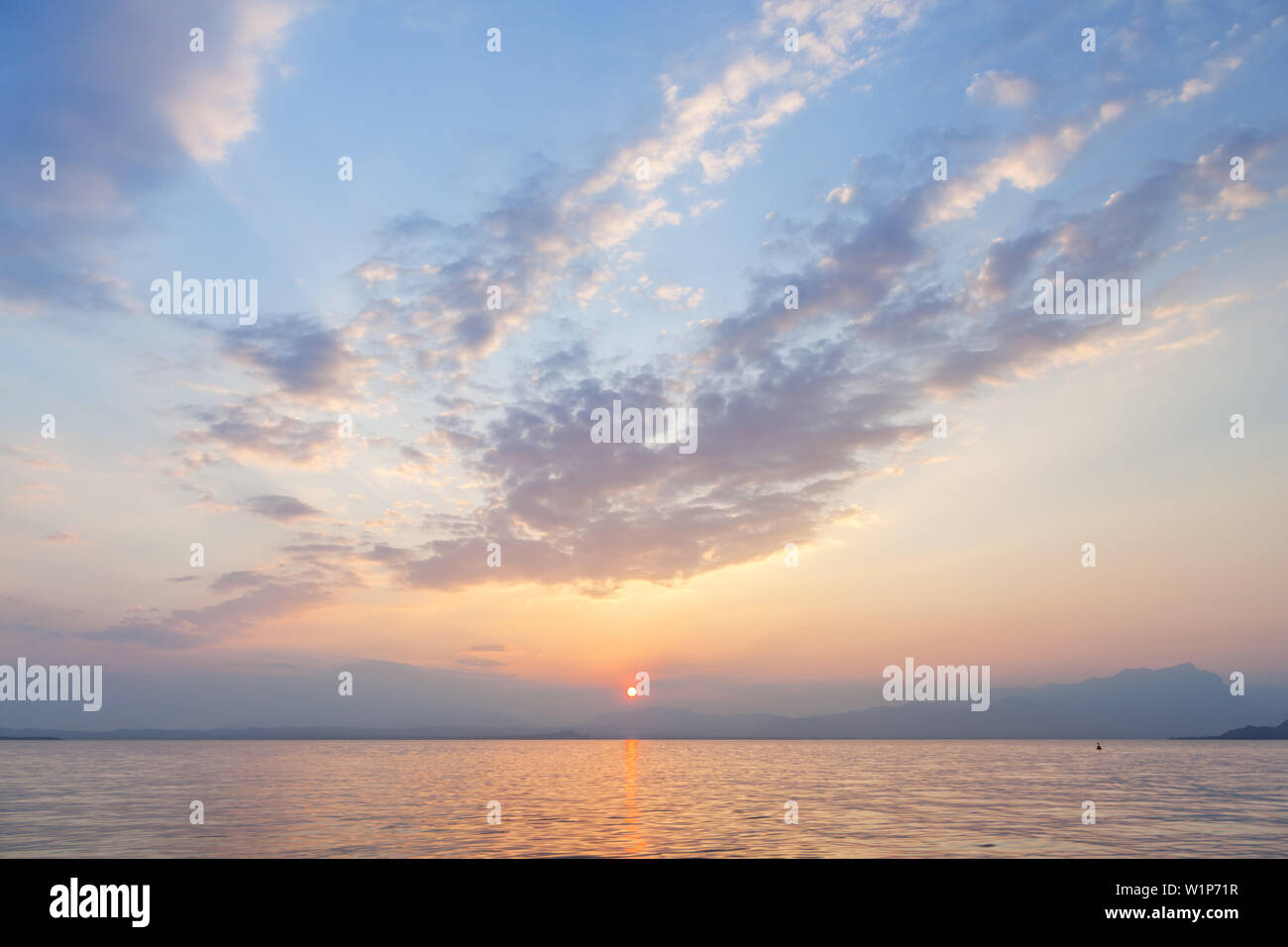 Sonnenuntergang über dem See Garda, Lazise, Nördliche Italienische Seen, Venetien, Norditalien, Italien, Südeuropa, Europa Stockfoto