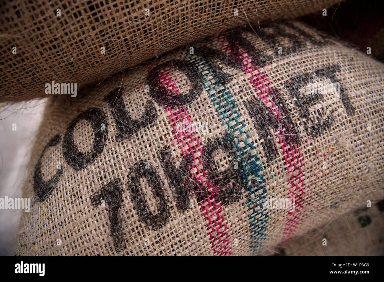 Schwere Tasche mit Kaffeebohnen für den Export gefüllt, Hacienda Venecia um Manizales, UNESCO Welterbe/Dreieck, Departmento Caldas, Kolumbien, Stockfoto
