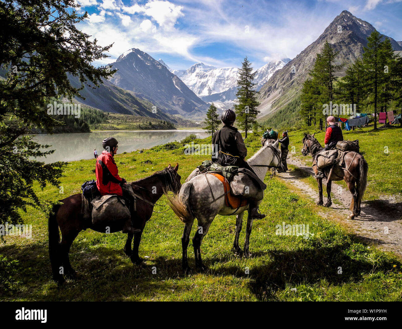 Pferderitt erinnert, Akkemskoye steht, Kara-Tyurek, Belucha, Altai, Sibirien, Russland Stockfoto