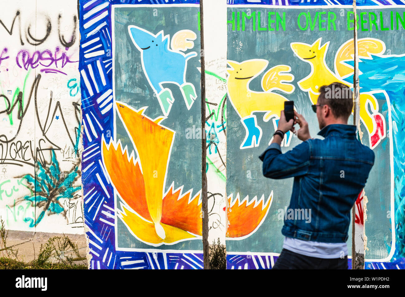 Touristische, East Side Gallery, Berliner Mauer, Berlin, Deutschland Stockfoto