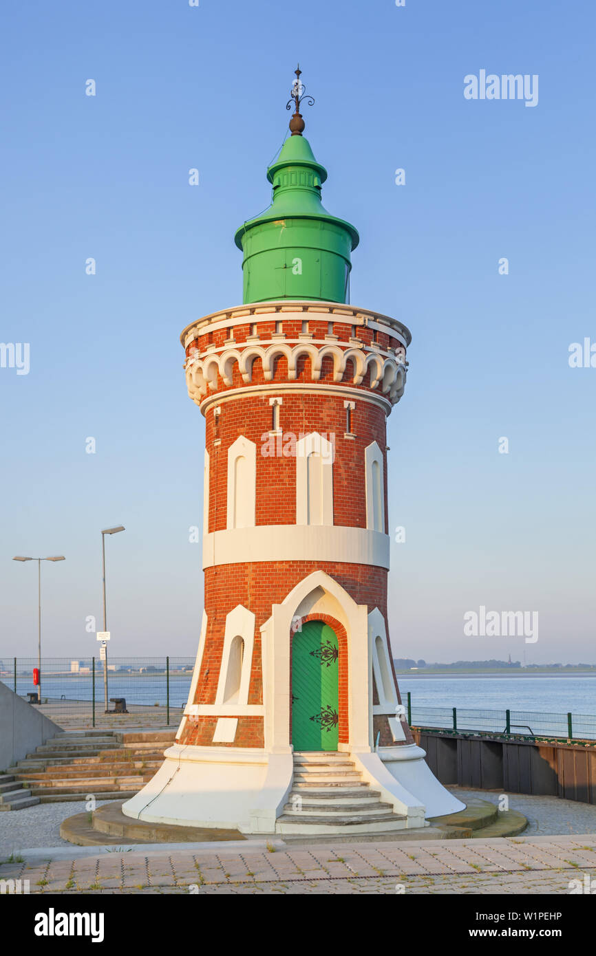 Leuchtturm Kaiserschleuse Ostfeuer im Hafen von Bremerhaven Hansestadt Bremen, Nordseeküste, Norddeutschland, Deutschland, Europa Stockfoto