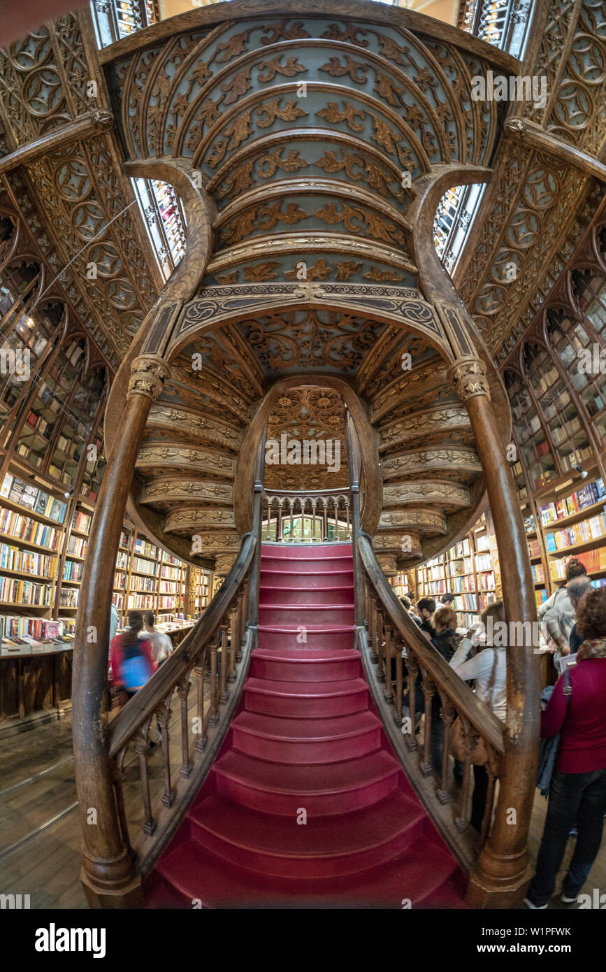 Berühmte Buchhandlung Lello, Interieur, Treppen, Porto Portugal Stockfoto