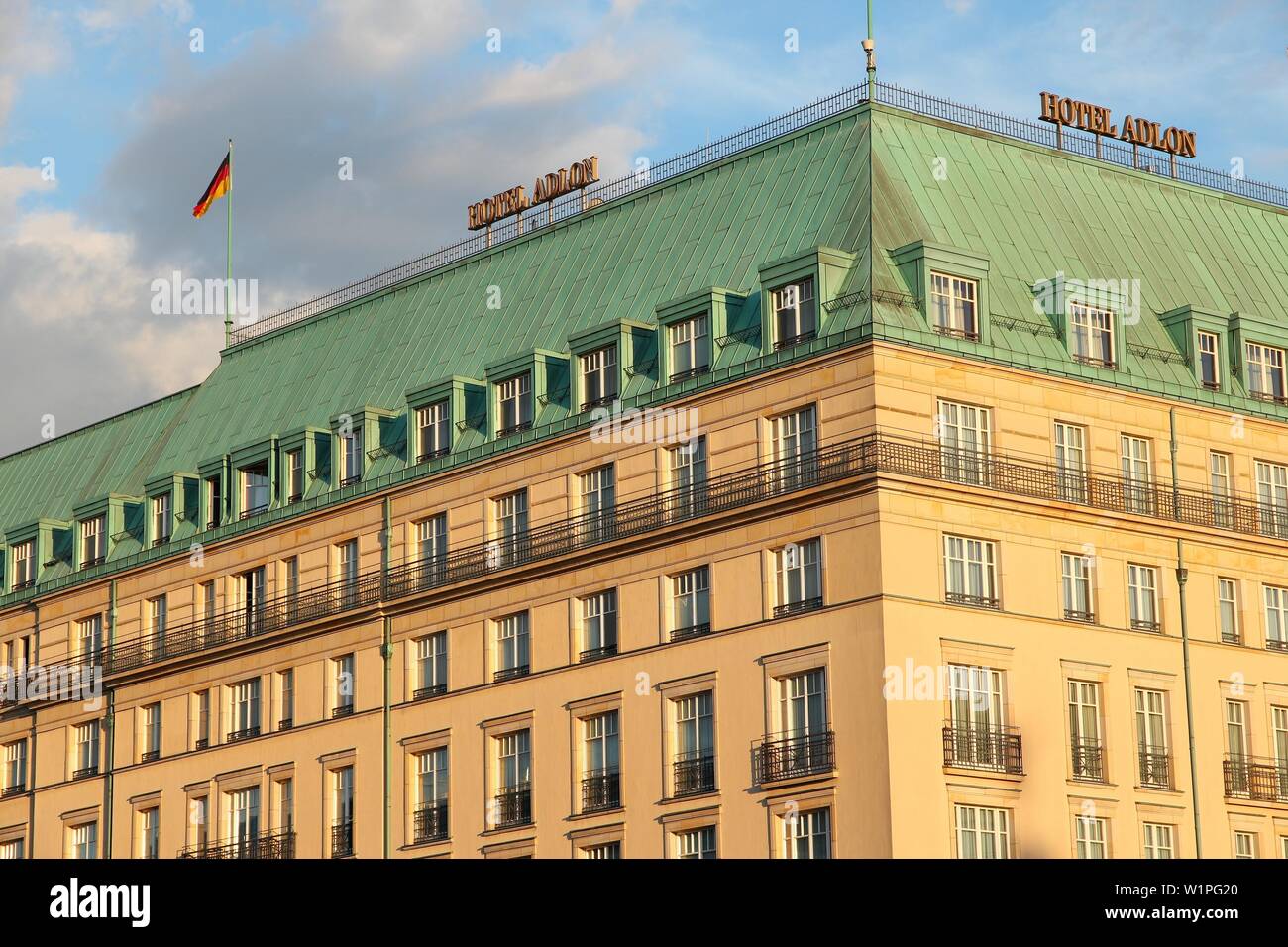 Berlin Deutschland 27 August 14 Hotel Adlon Kempinski Unter Den Linden Strasse Berlin Beruhmte Hotel Ursprunglich Geoffnet Im Jahre 1907 Stockfotografie Alamy