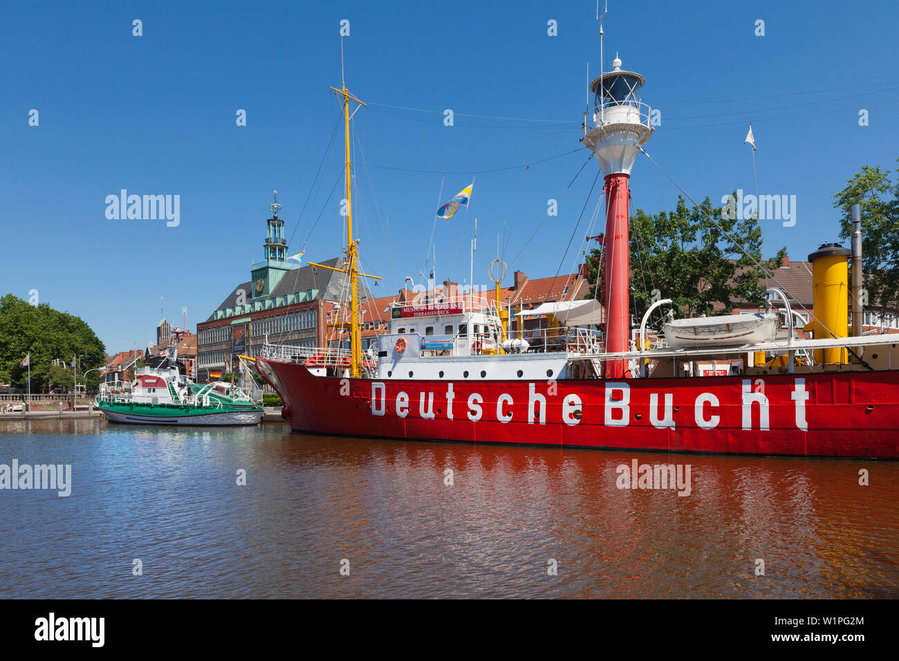 Museumsschiff "Deutsche Bucht", Ratsdelft, Rathaus, Emden, Ostfriesland, Niedersachsen, Deutschland Stockfoto