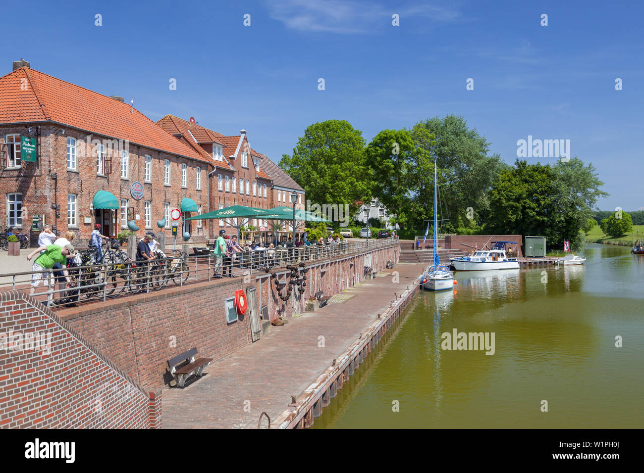 Hotel und Restaurant Packhaus in Hooksiel, Ostfriesland, Friesland, Niedersachsen, Norddeutschland, Deutschland, Europa Stockfoto