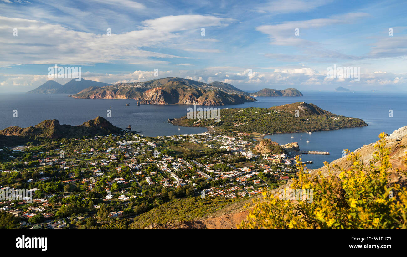 Panoramablick von Vulcano, Salina, Lipari, Panarea, Lipari, Äolische Inseln, Meer, Mittelmeer, Italien, Europa Stockfoto