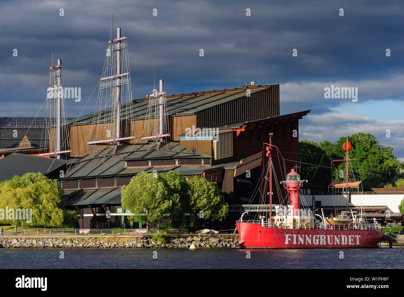 Wasa Museum, Leuchtturm Schiff im Vordergrund, Stockholm, Schweden Stockfoto