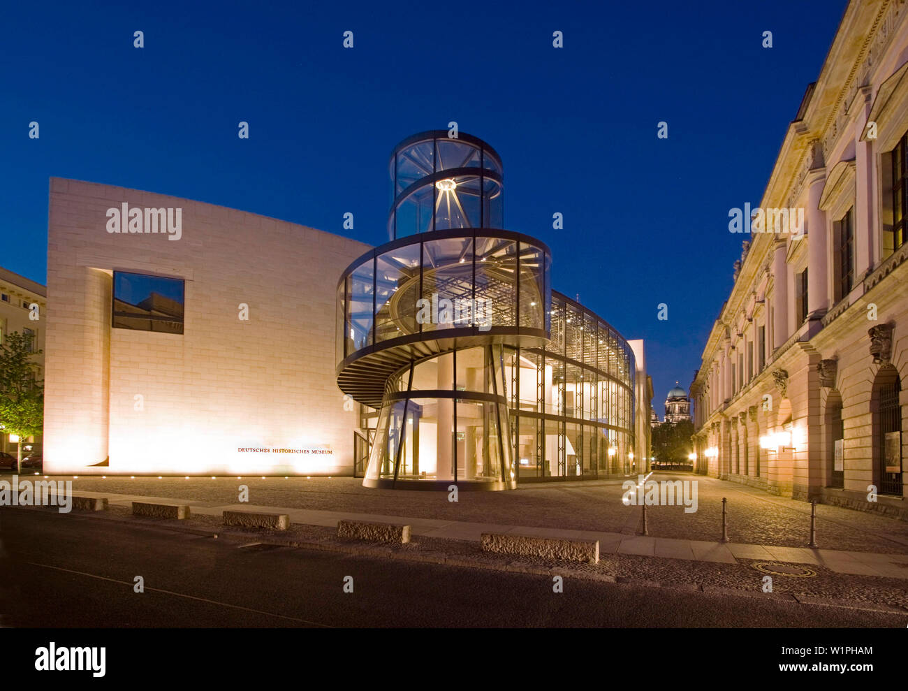 Berlin neue Erweiterungsbau des deutschen historischen Museums, I. M. Pei Architekten, modernen Glas und Stahlspirale Stockfoto