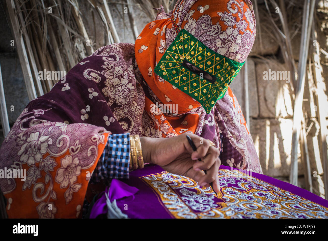 Bandari Frau mit traditionellen Maske, Persischer Golf, Iran, Asien Stockfoto