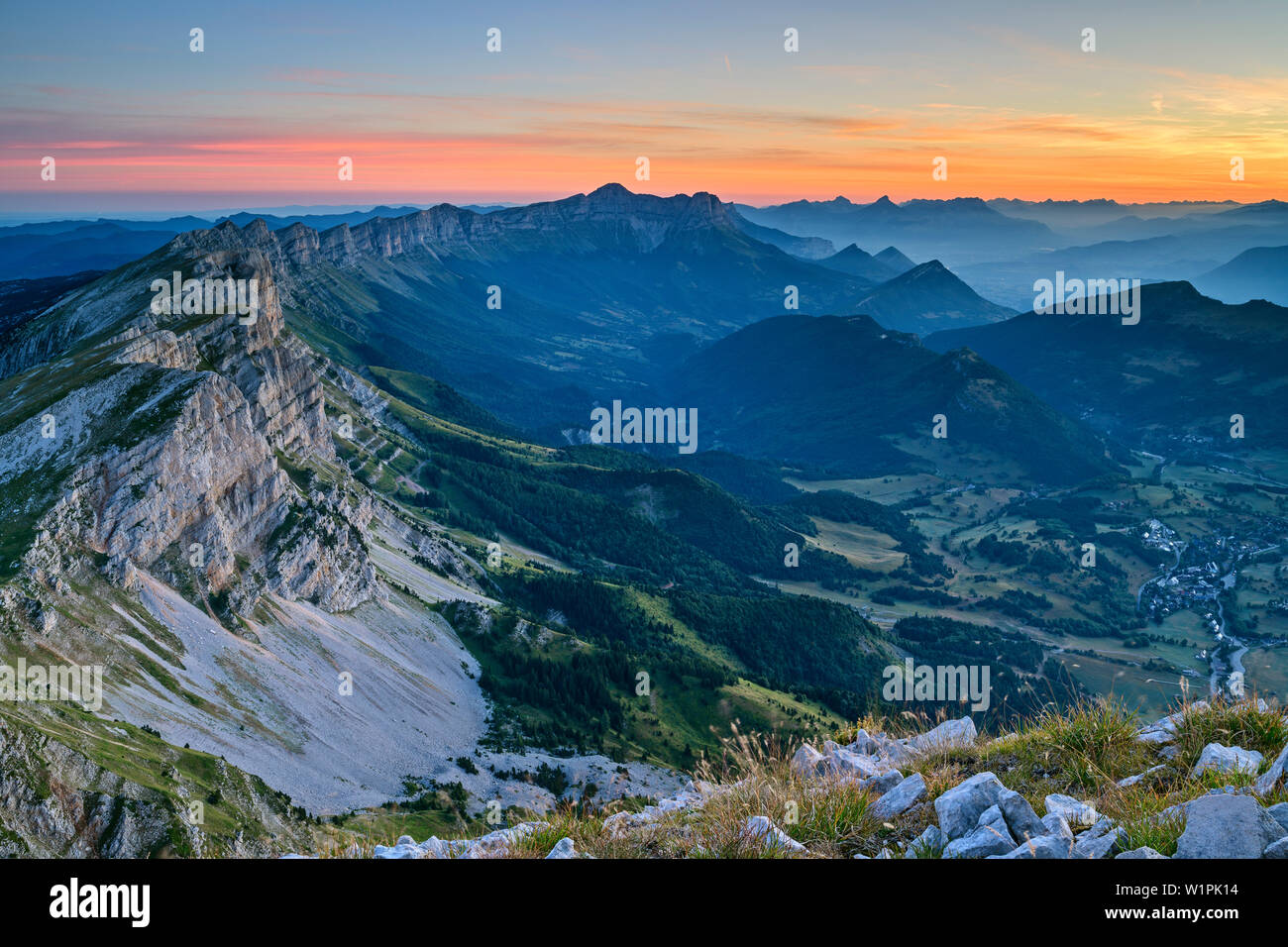 Morgenstimmung auf die Berge des Vercors mit mouche Rolle im Hintergrund, vom Grand Veymont, Vercors, Dauphine, Dauphine, Isère, Frankreich Stockfoto