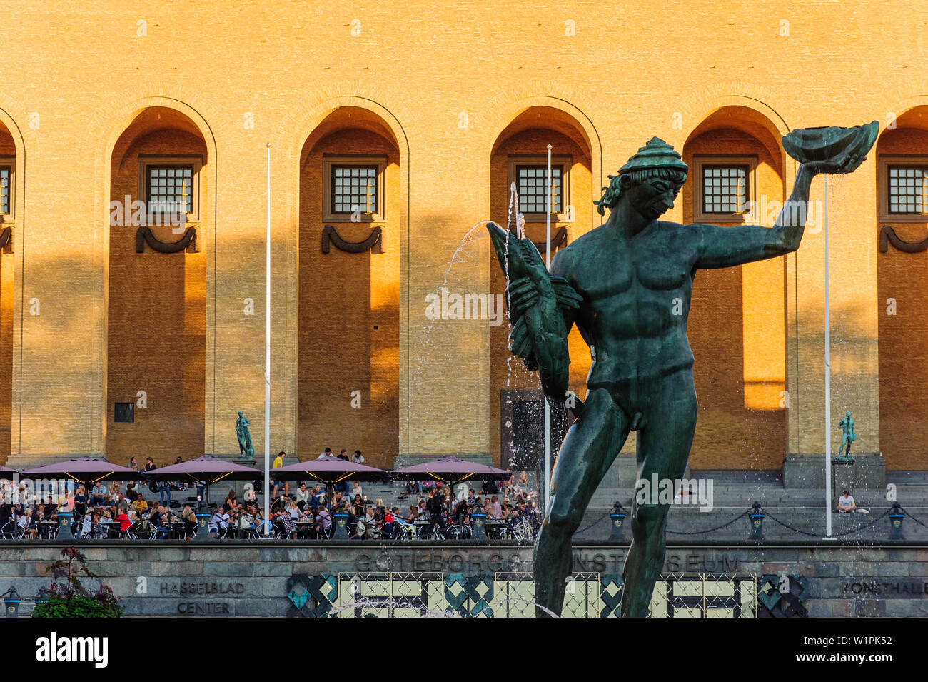 Poseidon Brunnen am Götaplatsen mit Stadt Theater, Kunst Museum und Konzertsaal, Schweden Stockfoto