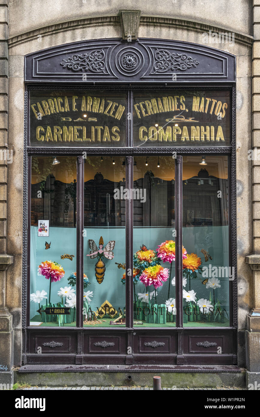 Schaufenster, A Vida Portuguesa, Geschenke Shop für klassische  portugiesische Produkte, Porto, Portugal Stockfotografie - Alamy