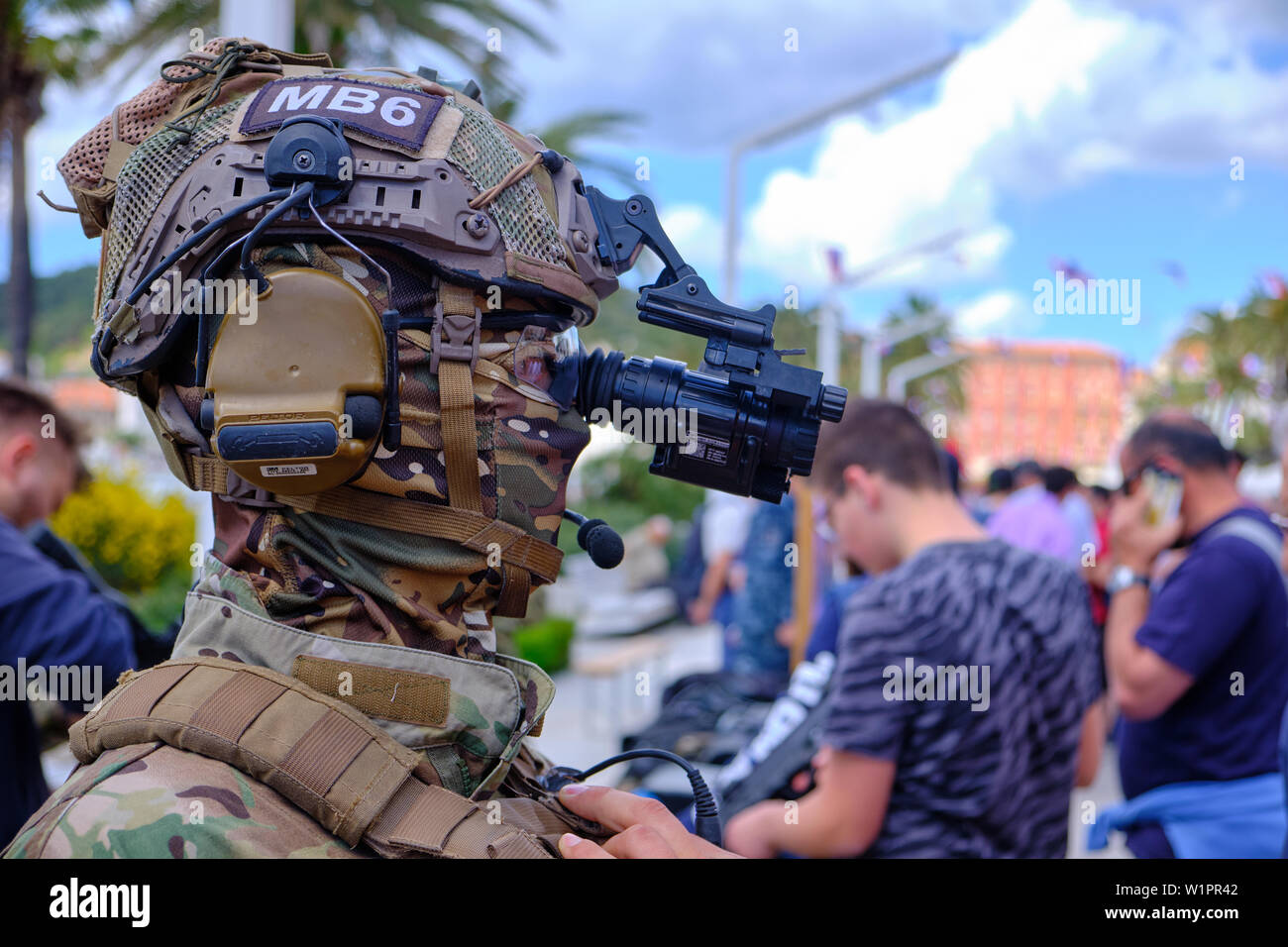 Split, Kroatien - 27. April 2019. Kroatische militärische Ausstellung. Mannequin mit Nachtsichtgerät Stockfoto