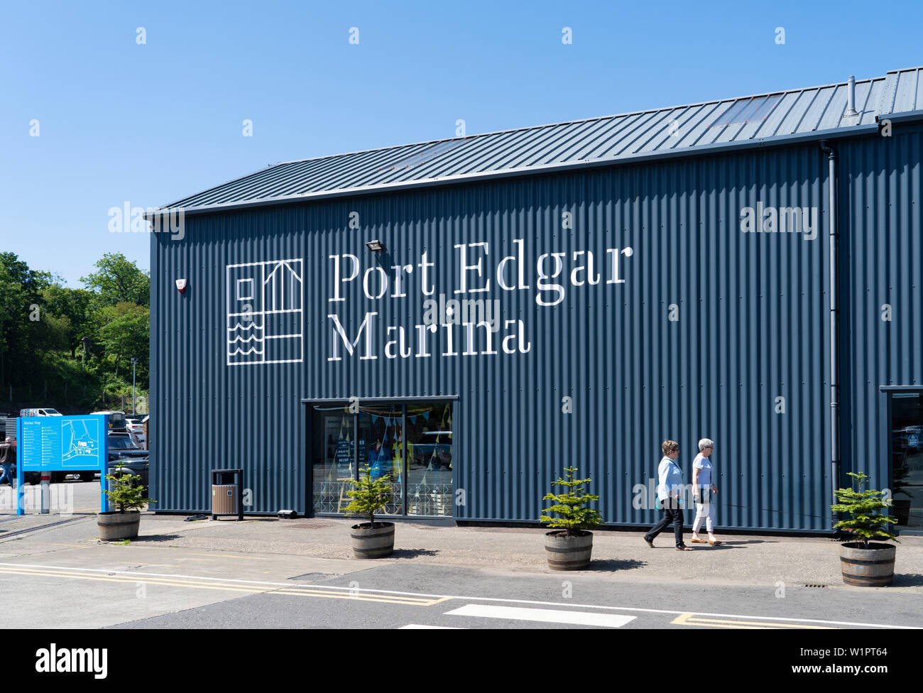 Anzeigen von Einzelhandelsflächen in Port Edgar Marina in South Queensferry, West Lothian, Schottland, Großbritannien Stockfoto