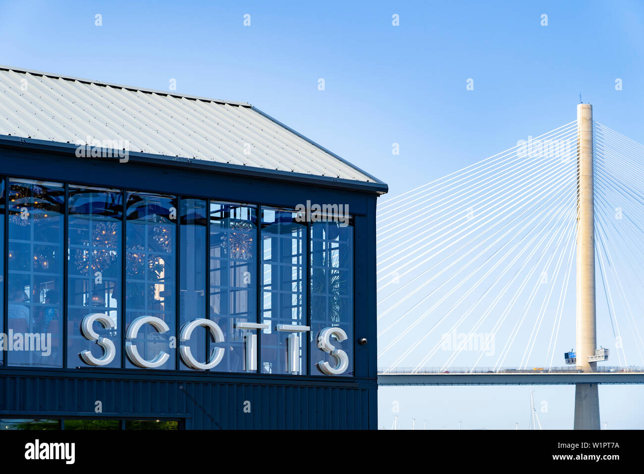 Scotts Restaurant und Bar am Port Edgar Marina in South Queensferry, West Lothian, Schottland, Großbritannien Stockfoto