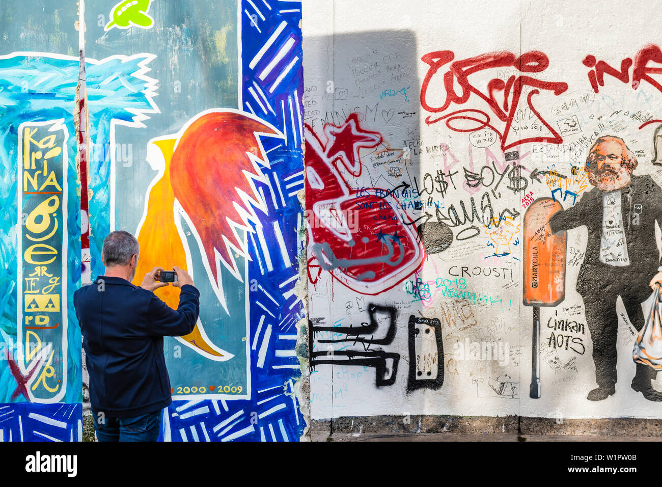 Touristische, East Side Gallery, Berliner Mauer, Berlin, Deutschland Stockfoto