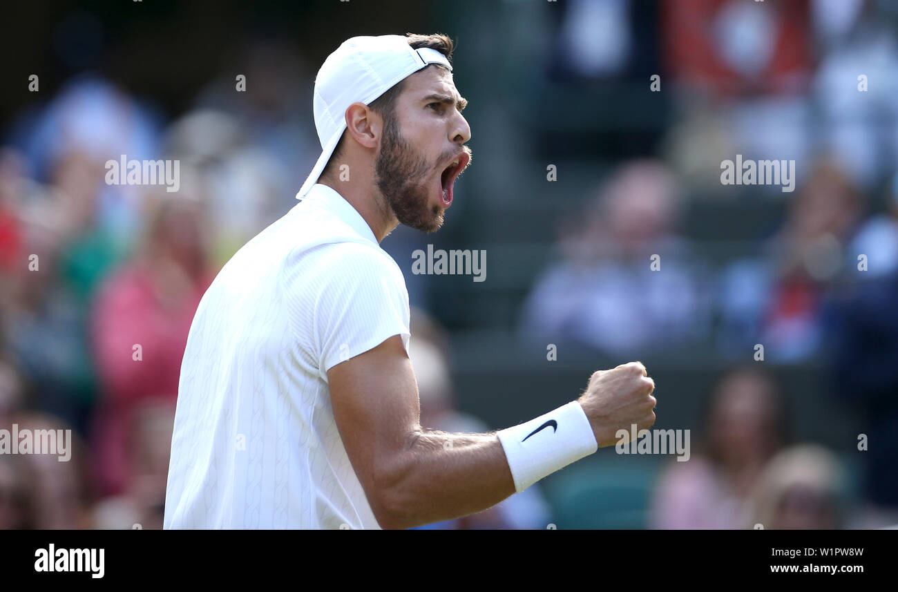 Karen Khachanov feiert gegen Feliciano Lopez am Tag drei der Wimbledon Championships in der All England Lawn Tennis und Croquet Club, London. Stockfoto