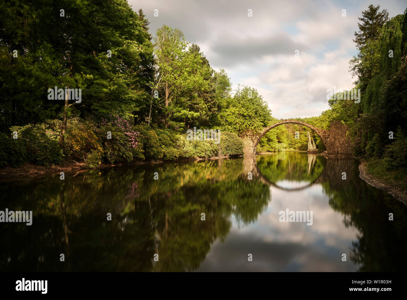 Rakotz Brücke, Azaleen- und rhododendronpark Kromlau, Gablenz, Landkreis Görlitz, Sachsen, Deutschland Stockfoto