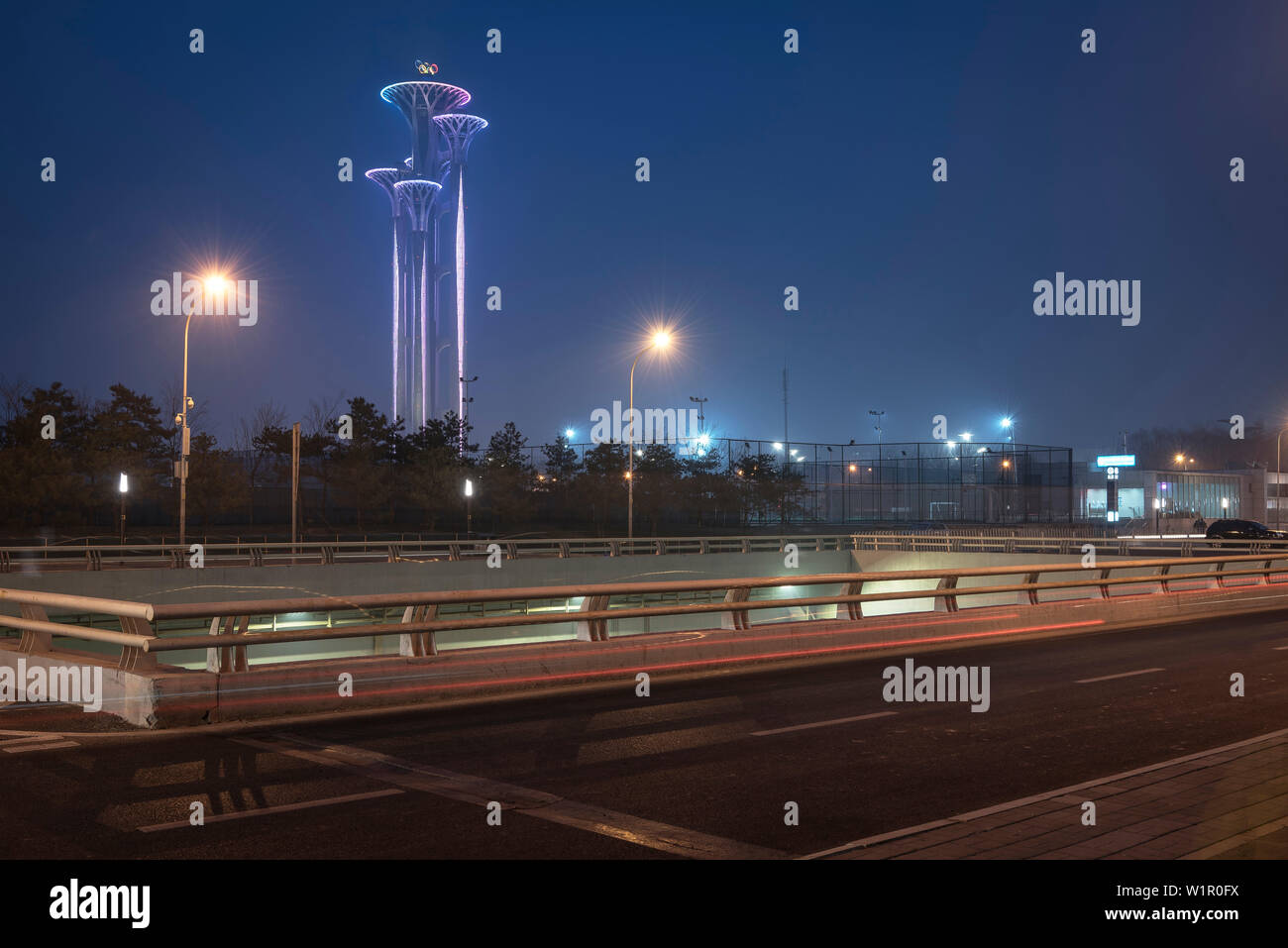 Olympic Tower in der Dämmerung, Olympic Green, Peking, China, Asien Stockfoto