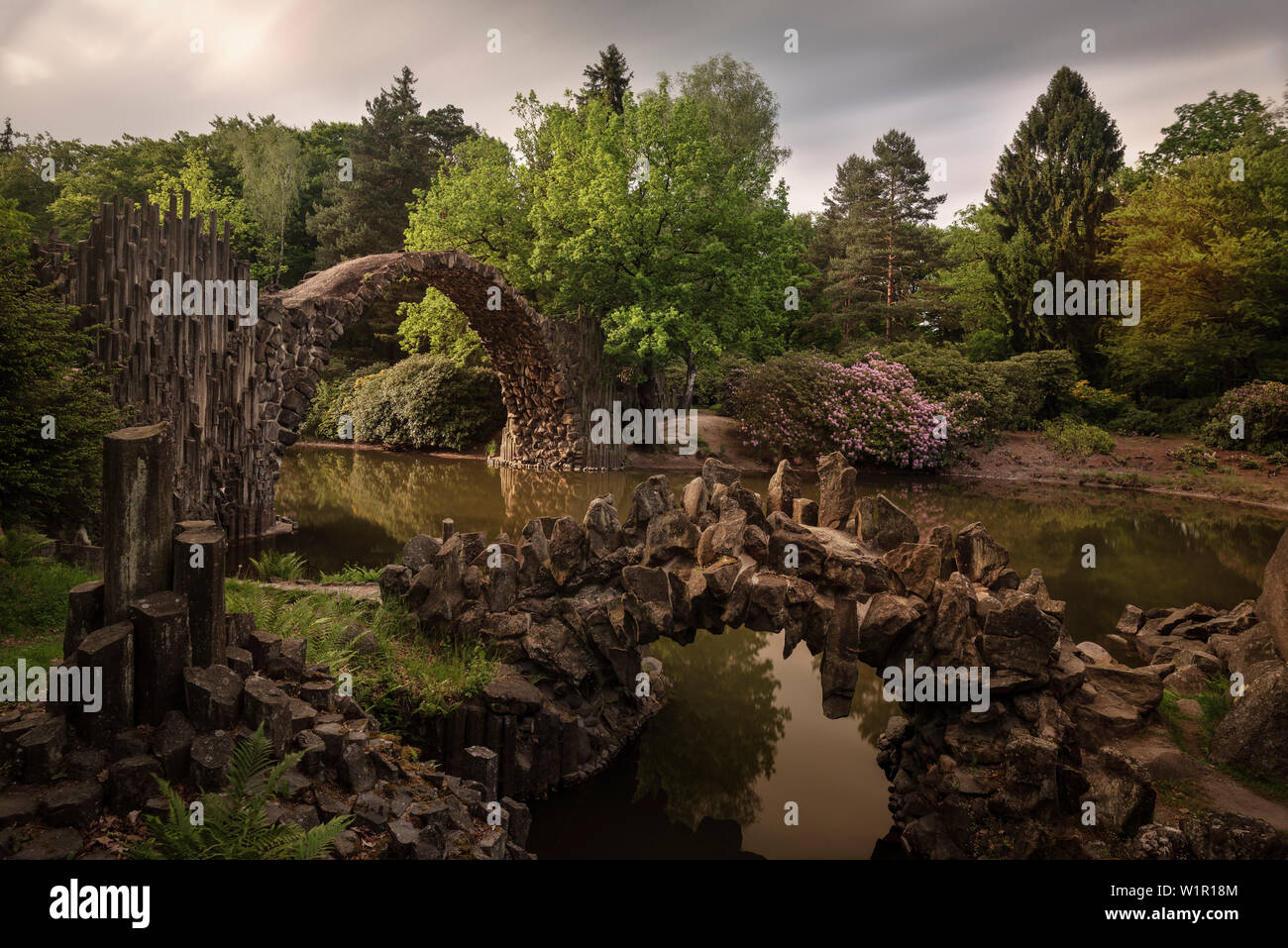 Rakotz Brücke, Azaleen- und rhododendronpark Kromlau, Gablenz, Landkreis Görlitz, Sachsen, Deutschland Stockfoto