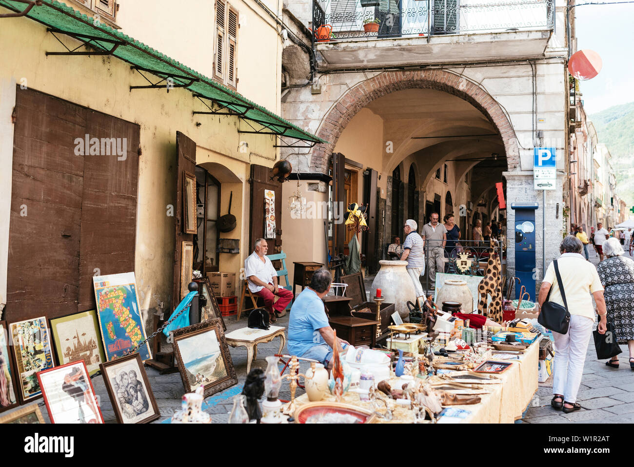 Flohmarkt, Pieve di Teco, Ligurien, Italien, Europa Stockfoto