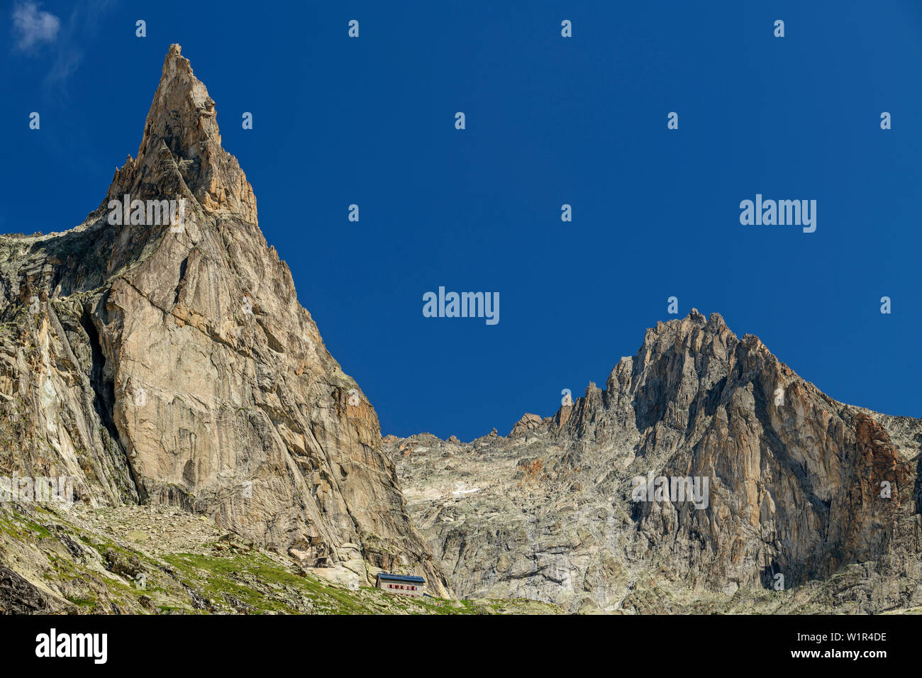 Hütte Refuge du Soreiller mit Aiguille Dibona und Aiguilles Orientale du Soreiller, Hütte Refuge du Soreiller, Ecrins Nationalpark Ecrins, Dauphine, Da Stockfoto