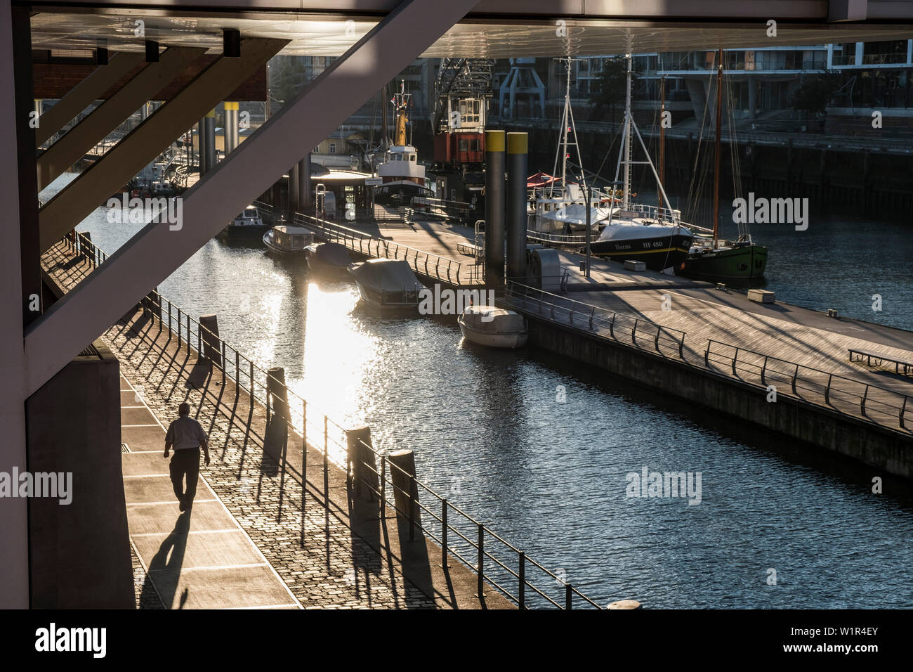 Morgen Sonne am Sandtorkai in der Hafencity, Hamburg, Norddeutschland, Deutschland Stockfoto