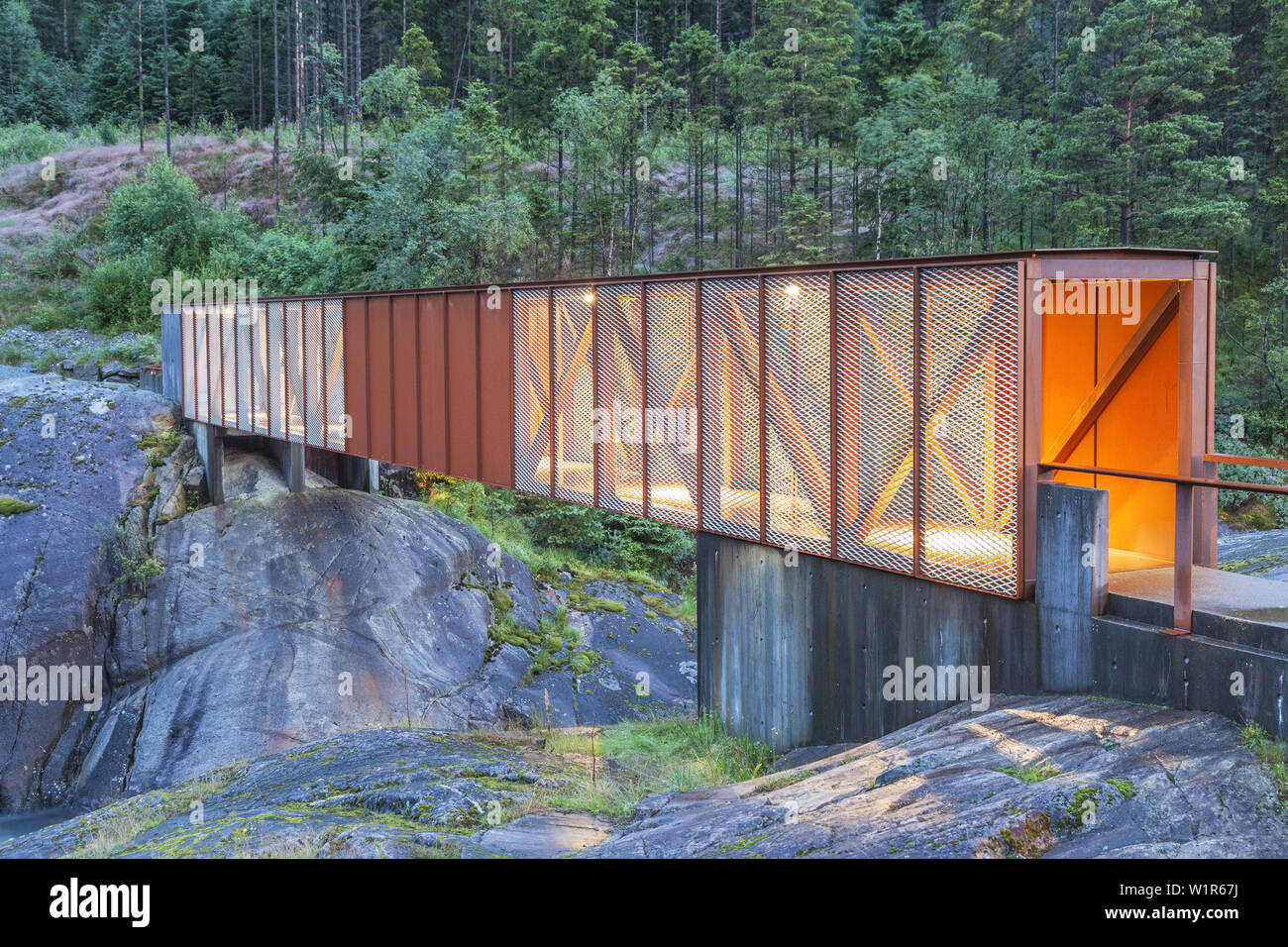 Brücke über den Fluss Hossebrua Suldalslagen, Sand, Rogaland, Fjord, Norwegen, Südnorwegen, Norwegen, Skandinavien, Nordeuropa, Europa Stockfoto