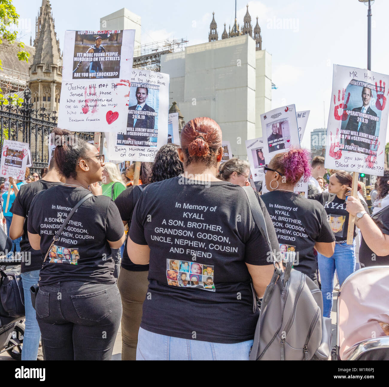 London/UK 26. Juni 2019. Betrieb Herunterfahren anti-messer Kriminalität Aktivisten protestieren außerhalb des Parlaments in Westminster, und fordert die Regierung auf, Ta Stockfoto
