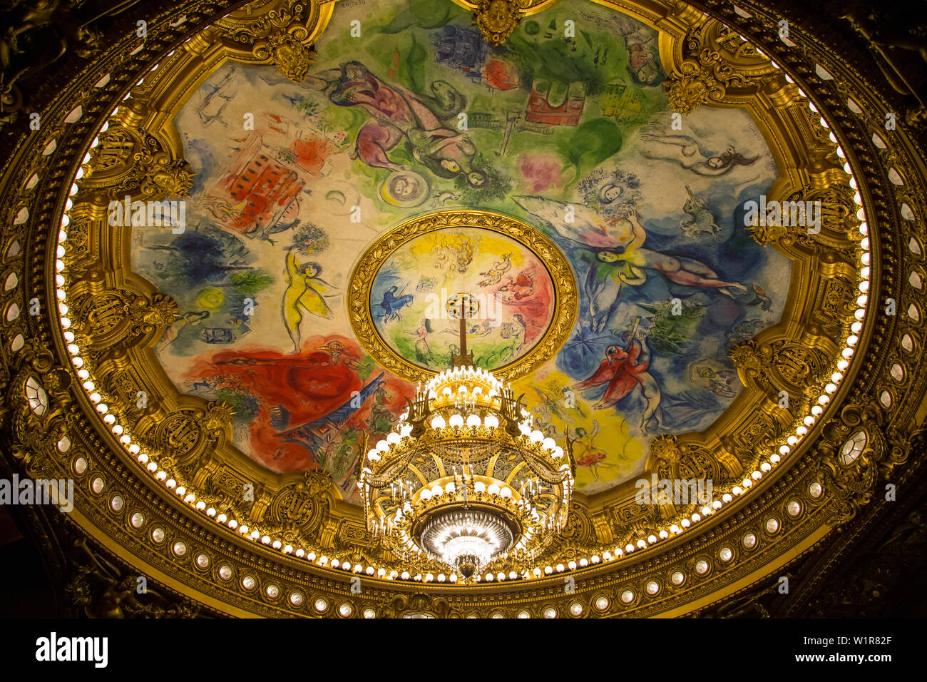Paris, Frankreich, 27. Dezember 2014: Chagalls Opéra Garnier Decke Stockfoto