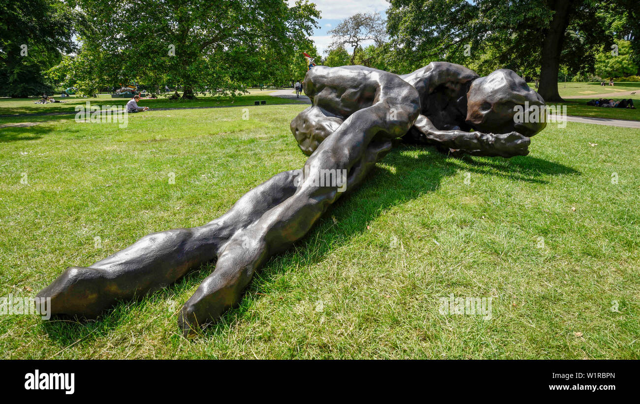 London, Großbritannien. Vom 3. Juli 2019." Wenn ich schlaf', 2018, von Tracey Emin. Fries Skulptur öffnet im Regent's Park, London's größte freie Anzeige der freien Kunst Werke von 23 internationalen Künstlern ausgestellt sind vom 3. Juli bis 6. Oktober 2019. Credit: Stephen Chung/Alamy leben Nachrichten Stockfoto