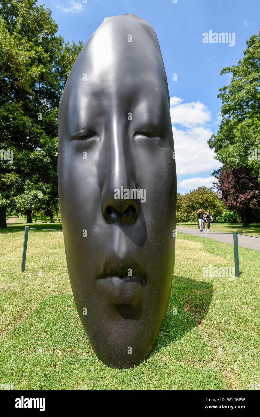 London, Großbritannien. Vom 3. Juli 2019. "Laura Asia's Dream', 2018, von Jaume Plensa. Fries Skulptur öffnet im Regent's Park, London's größte freie Anzeige der freien Kunst Werke von 23 internationalen Künstlern ausgestellt sind vom 3. Juli bis 6. Oktober 2019. Credit: Stephen Chung/Alamy leben Nachrichten Stockfoto