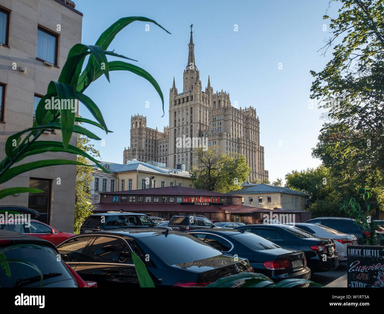 Moskau, Russland - 20. Mai 2019: Die Kudrinskaya quadratisches Gebäude ist ein Gebäude in Moskau, einer der sieben Stalinistischen Stil Wolkenkratzer Stockfoto