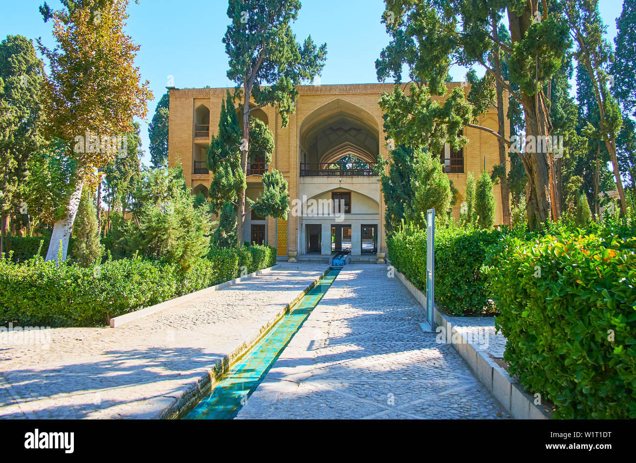 Fin Garten ist der beste Ort im Schatten der Bäume zu entspannen, die frische von enjy Wasser Bäche und traditionellen persischen Garten erkunden, Kashan, Ira Stockfoto