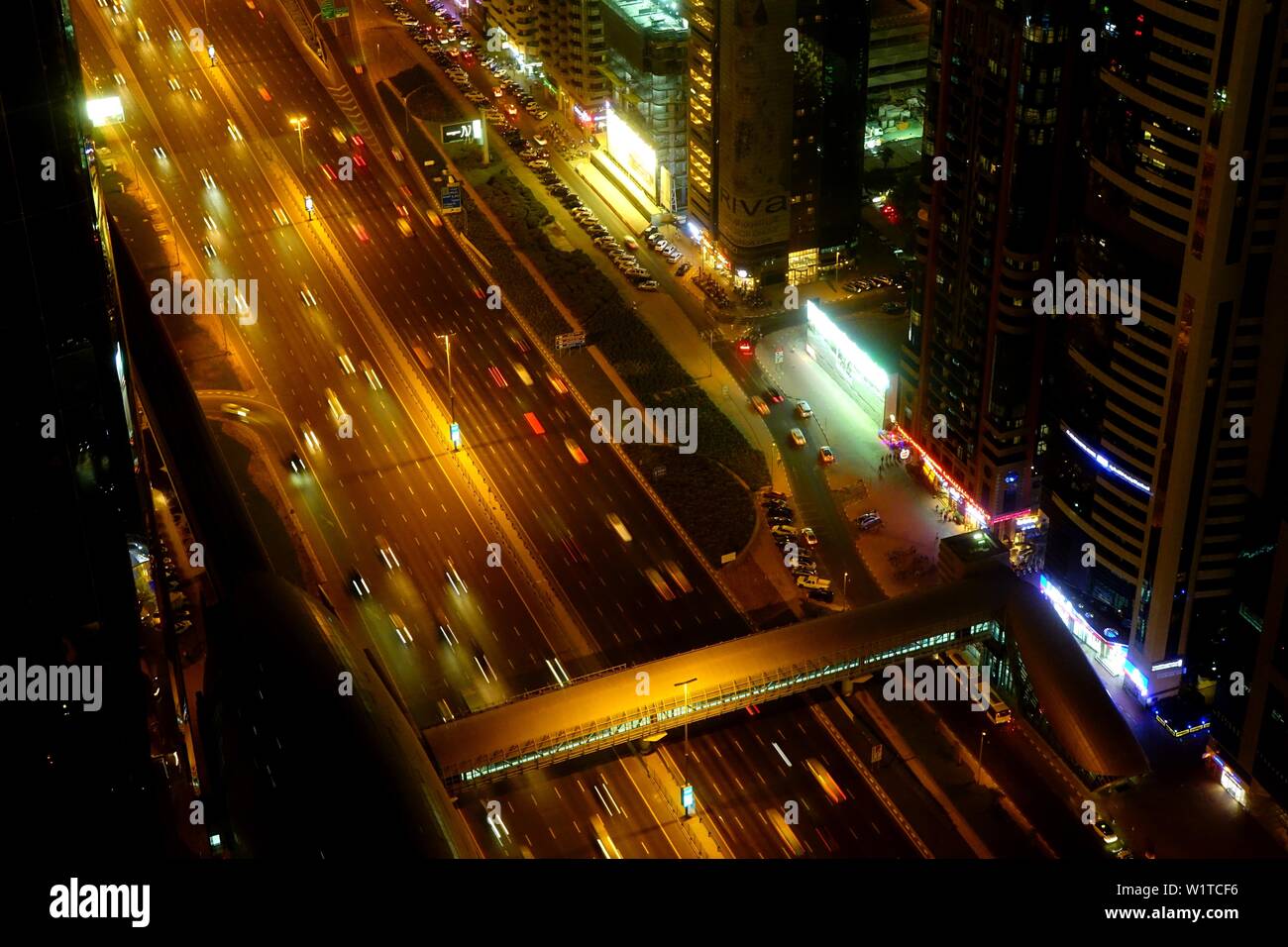 Anzeigen, Nacht, Sheikh Zayed Road, Finanz Center, Dubai, VAE, Vereinigte Arabische Emirate Stockfoto