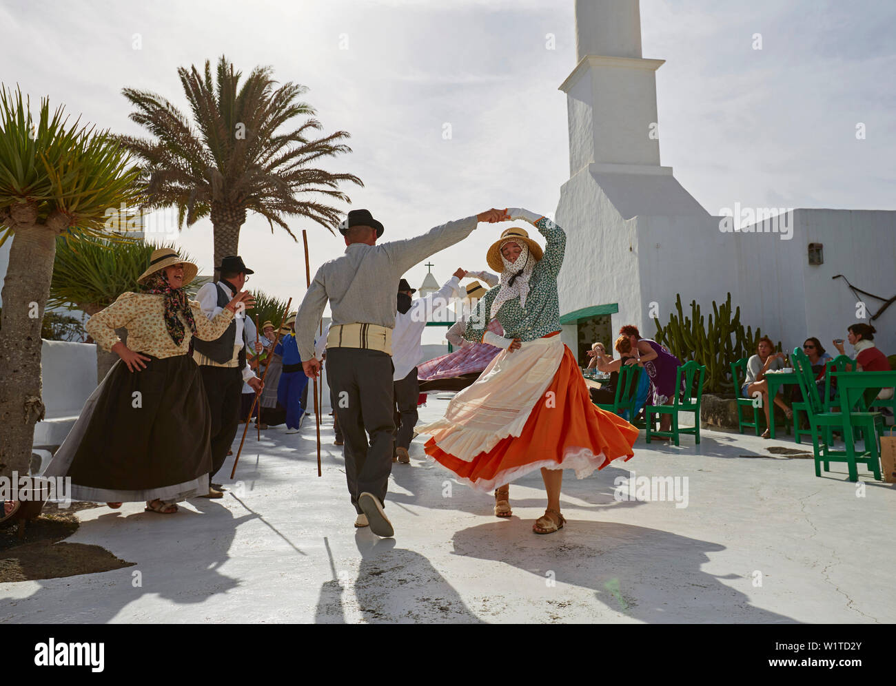 San Bartolomé, Folklore Gruppe tanzen im Casa Museo del Campesino, Bauernhaus restauriert von César Manrique, Lanzarote, Kanarische Inseln, Islas Canarias Stockfoto