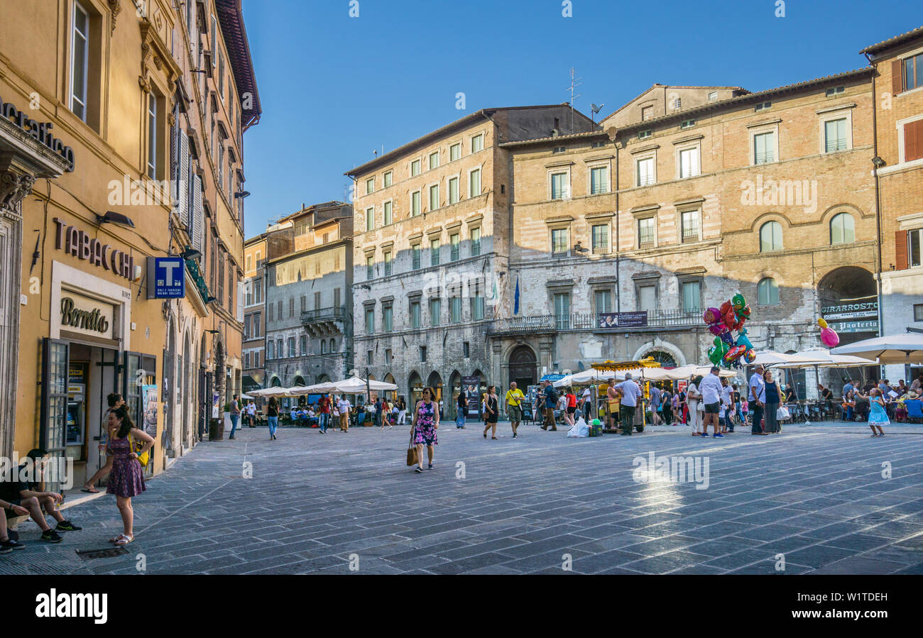 Aussicht auf die Piazza della Repubblica, einen großen öffentlichen Raum am Corso Piertro Vannutti, der Hauptstraße im historischen Zentrum von Perugia, Umbrien, Ita Stockfoto