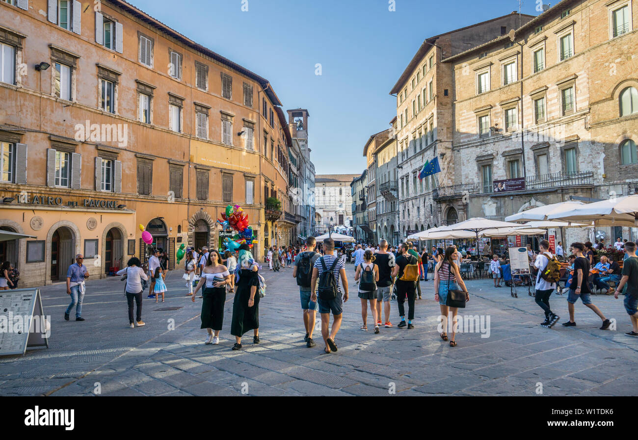 Aussicht auf die Piazza della Repubblica, einen großen öffentlichen Raum am Corso Piertro Vannutti, der Hauptstraße im historischen Zentrum von Perugia, Umbrien, Ita Stockfoto
