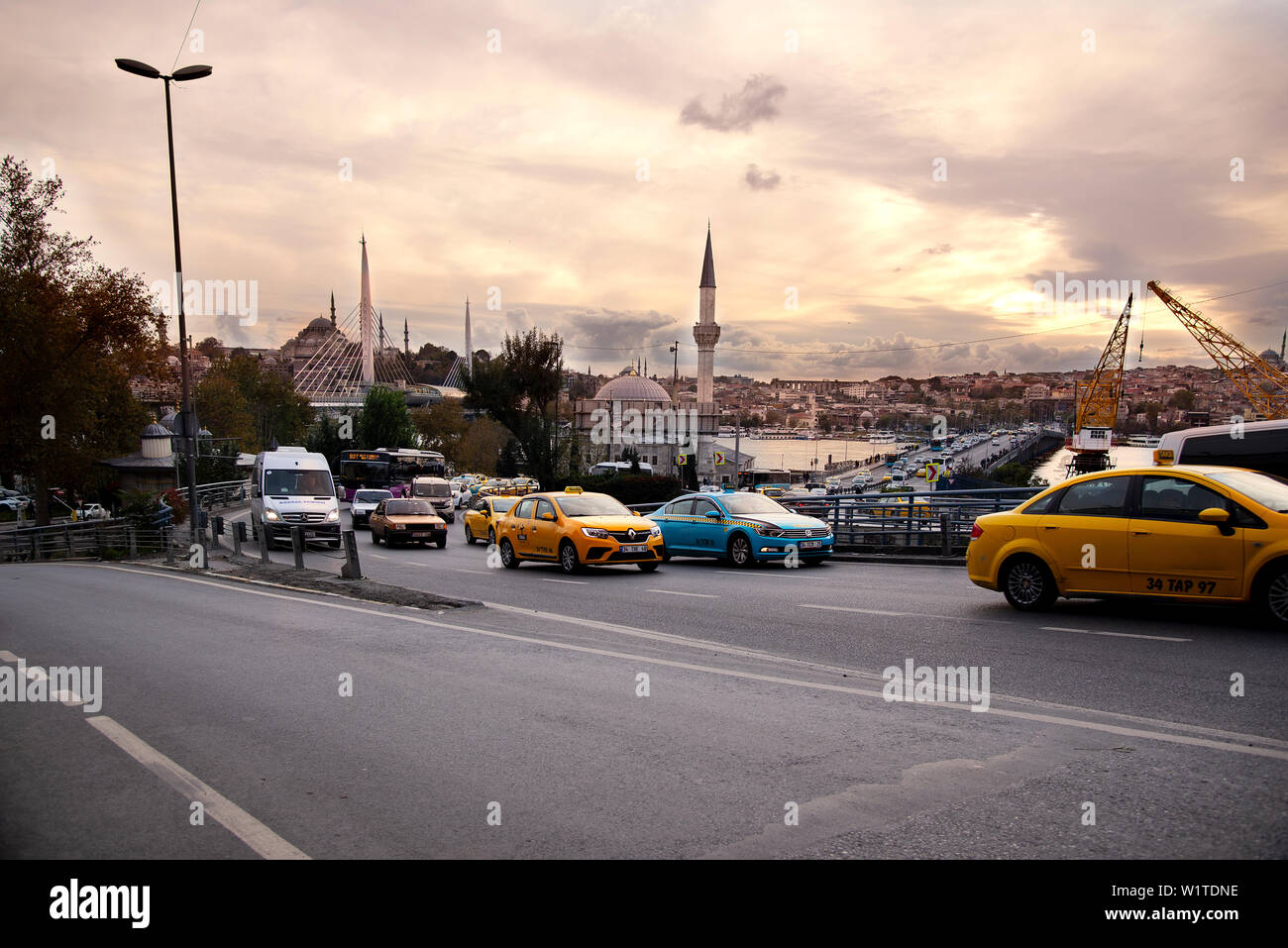 Istanbul, Türkei - 17. November 2018. Inklusive Istanbul unkapani Brücke Landschaft der Türkei. Stockfoto