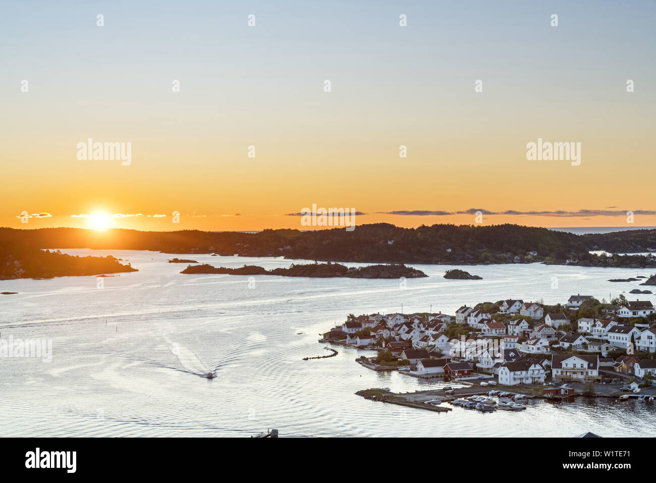 Blick über Wien und die Schären um Isle Øya, Telemark, Østlandet, Südnorwegen, Norwegen, Skandinavien, Nordeuropa, Europa Stockfoto