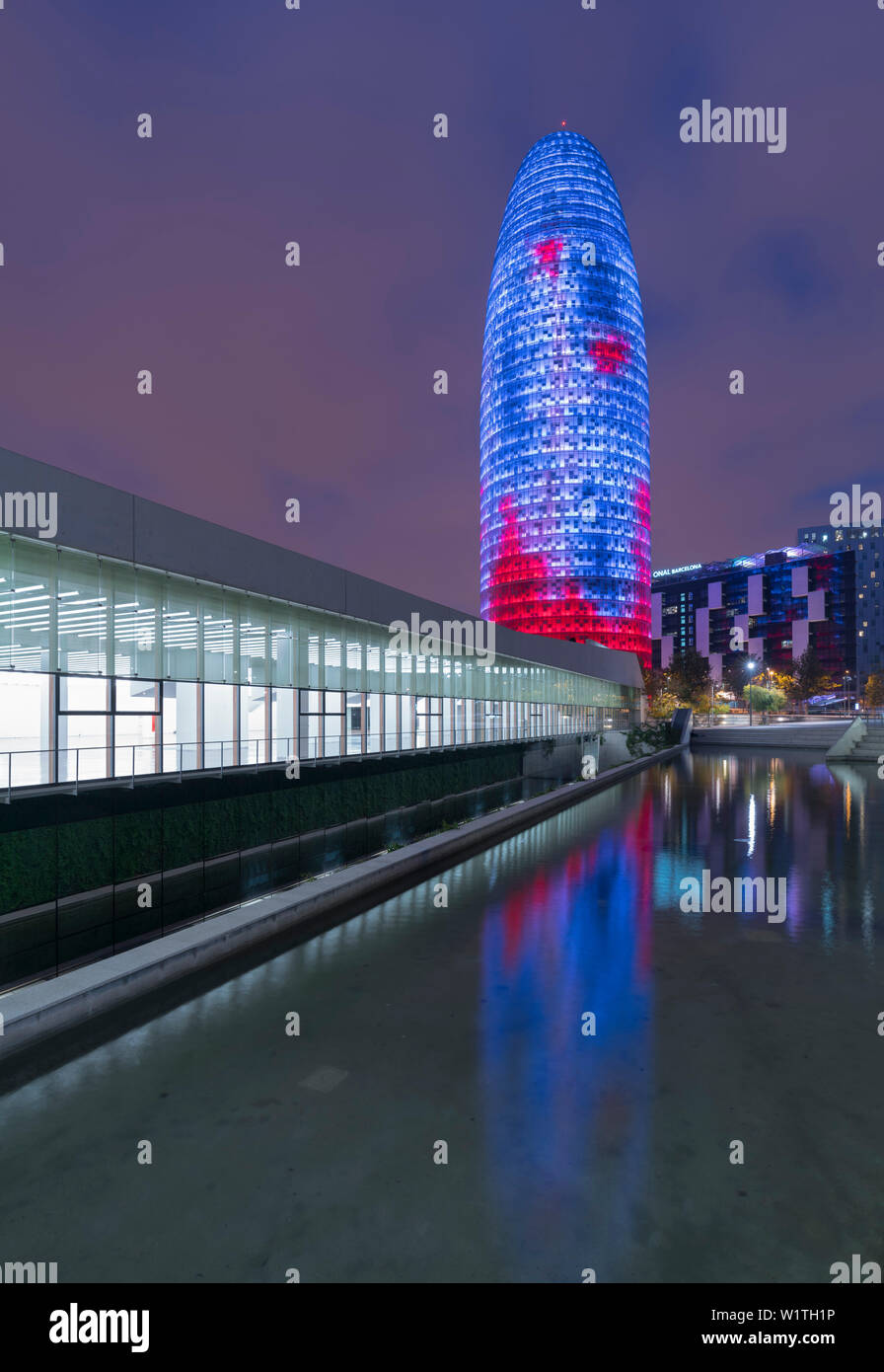 Museu Del Disseny Barcelona, Torre Agbar, Barcelona, Katalonien, Spanien Stockfoto