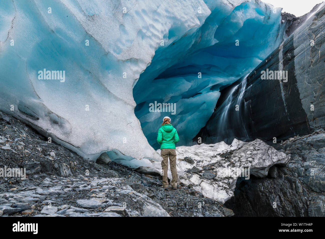 Frauen vor der Worthington glacier Valdez, Alaska, USA Stockfoto