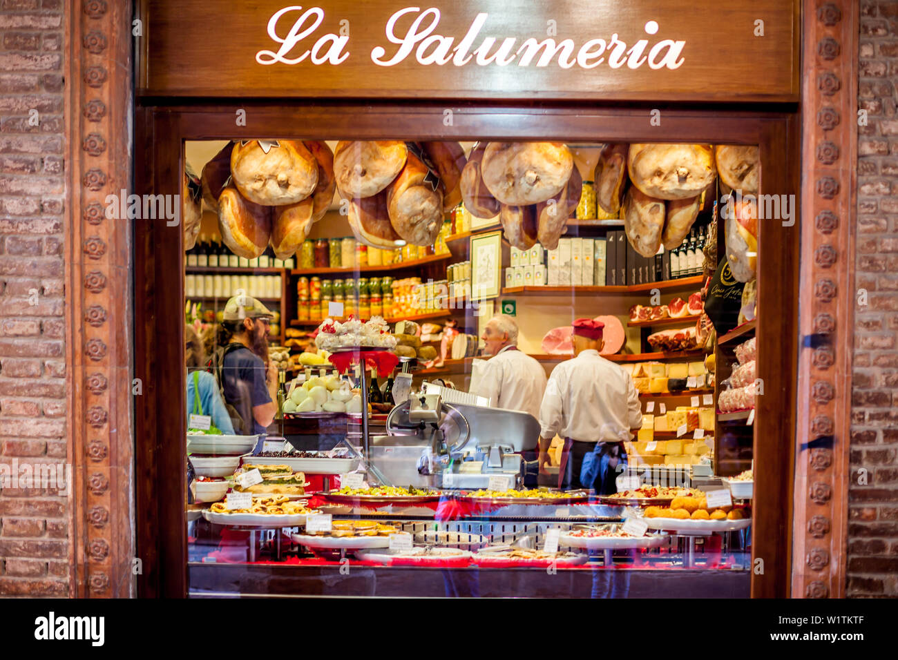 Bruno e Franco-La Salumeria Bologna, Metzgerei an der Via Oberdan Guliermo, Bologna, Emilia Romagna, Italien, Europa Stockfoto